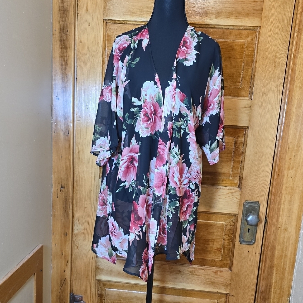Hello MIZ Pink and Black Floral Wrap Kimono Robe OS